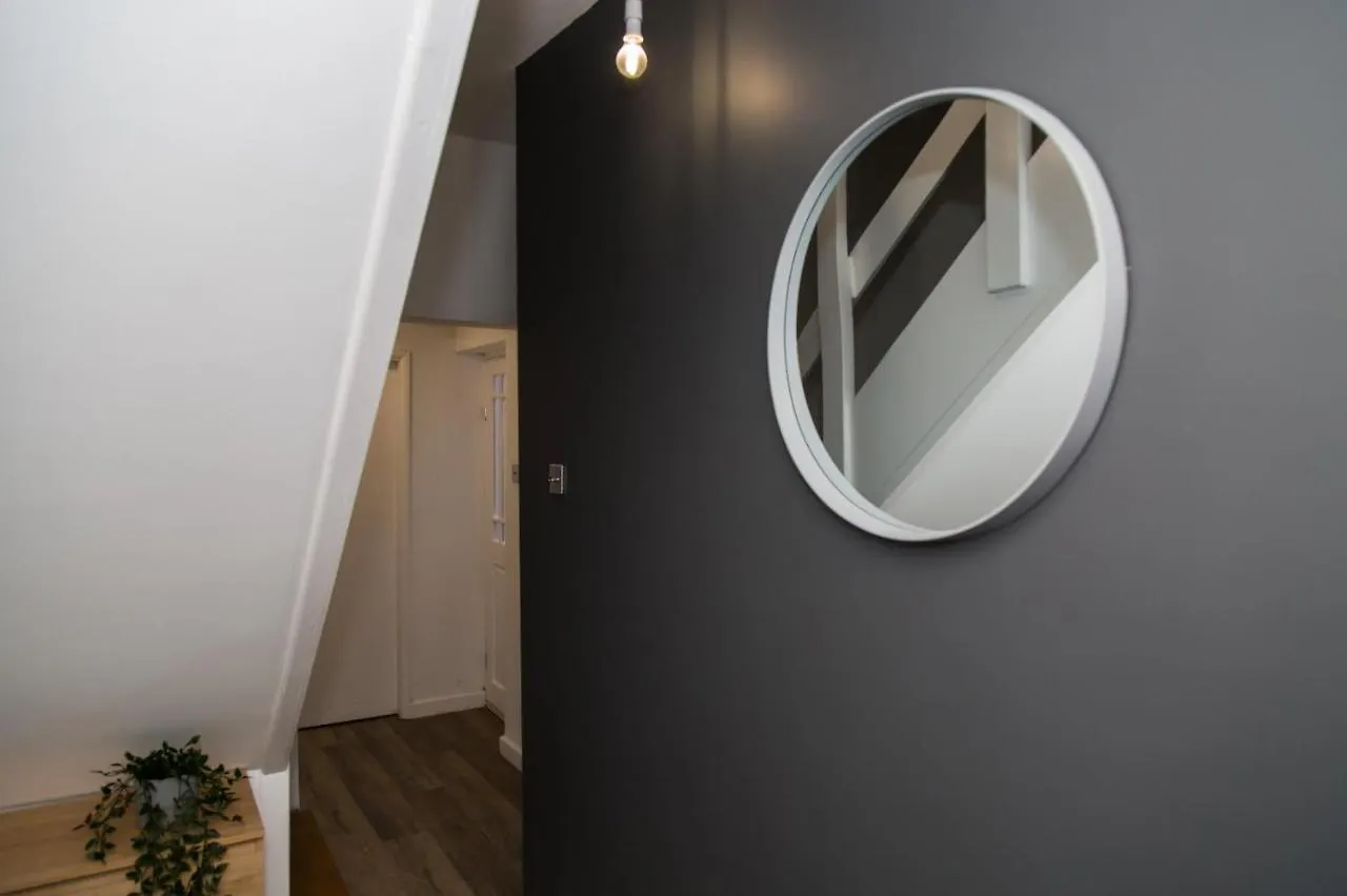 The Kensington House - Contemporary Accommodation In Nottingham Apartment